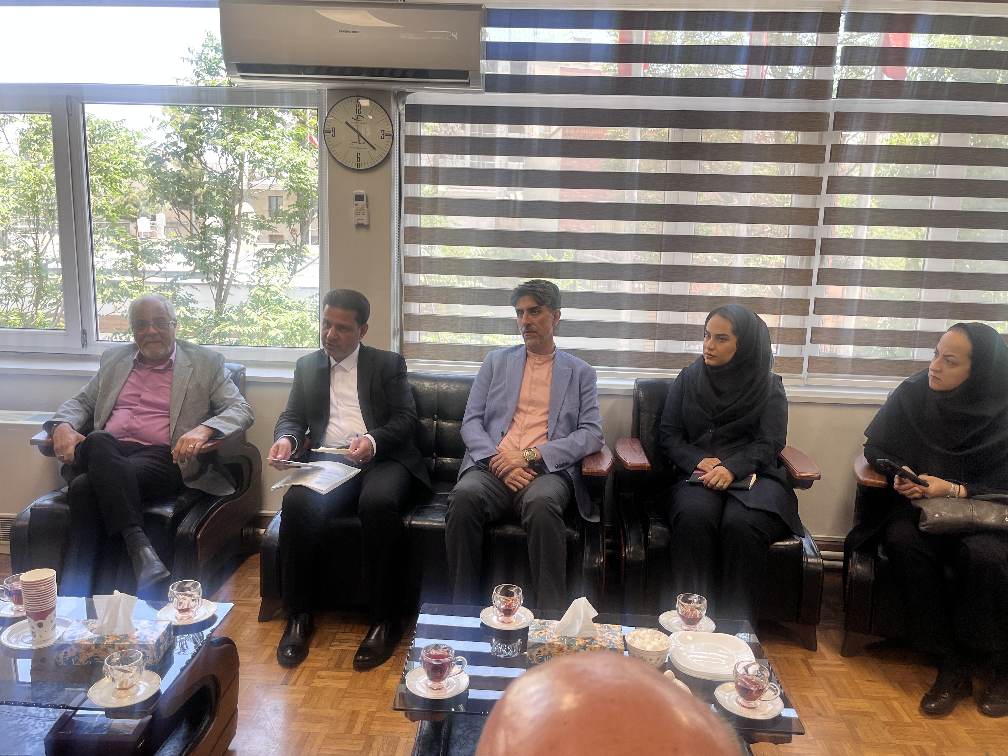 دیدار مسئولان ورزش ناشنوایان تهران با مدیر کل ورزش و‌جوانان